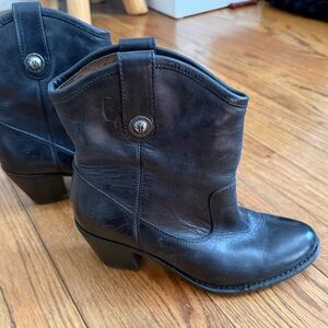 Frye, Jackie Black Leather Ankle Boots
